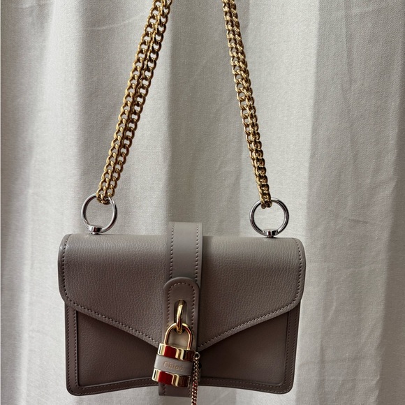 CHLOE
Shiny Goatskin Calfskin Mini Aby
Chain Shoulder Bag Motty Grey - Picture 6 of 7